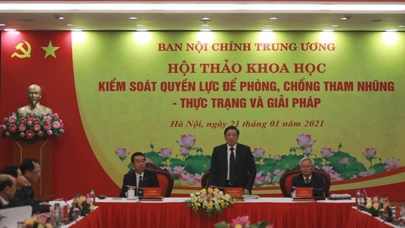 Trưởng ban Nội chính Trung ương Phan Đình Trạc chủ trì hội thảo.