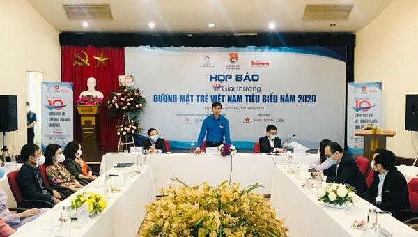 Quang cảnh buổi họp báo.