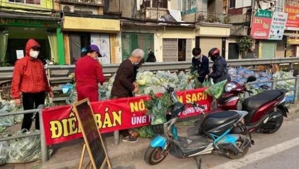 Người dân Hà Nội mua "giải cứu" nông sản của Hải Dương.