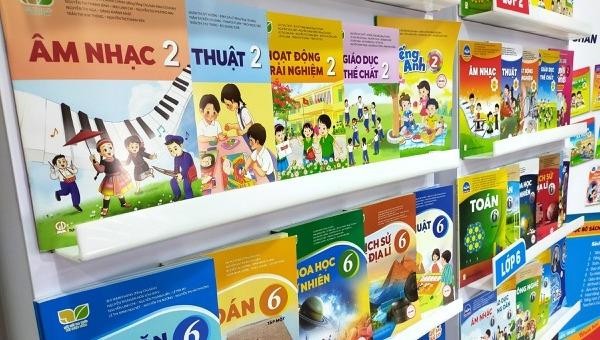 Lớp 2, lớp 6 không còn 2 bộ sách: "Cùng học để phát triển năng lực" và "Vì sự bình đẳng và dân chủ trong giáo dục" của NXB Giáo dục Việt Nam.