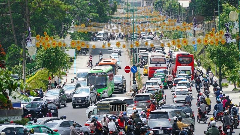 Giao thông Đà Lạt quá tải vào mùa du lịch.