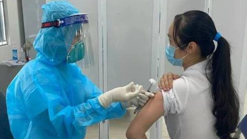 Tiêm chủng vaccine phòng Covid-19.