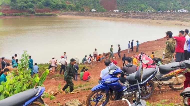 Hiện trường vụ đuối nước khiến 3 người tử vong ở xã Đồng Nai Thượng (huyện Cát Tiên, tỉnh Lâm Đồng).