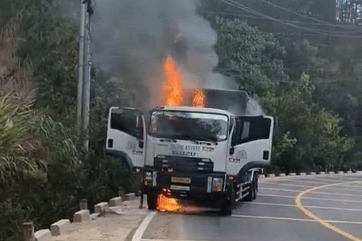 Xe tải thời điểm bị cháy.