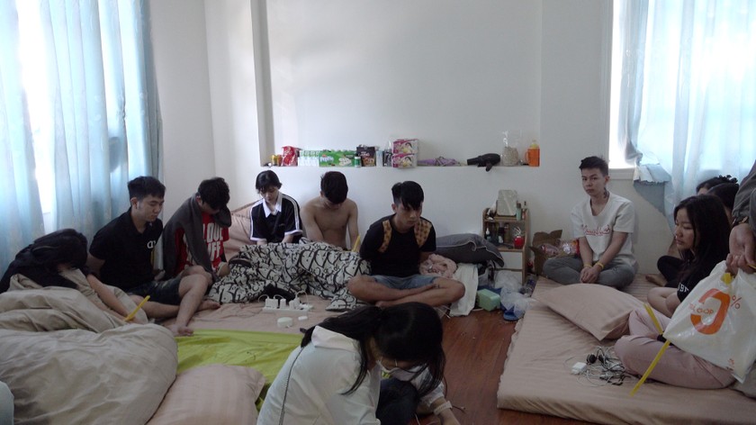 Các đối tượng tại hiện trường. Ảnh Công an tỉnh Lâm Đồng.