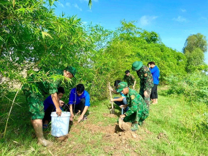 Hiệu quả từ mô hình “thắp sáng và lũy tre vùng biên giới”