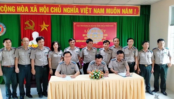 Đại diện 03 Chi cục ký kết phối hợp trong công tác tổ chức thực hiện chỉ tiêu, nhiệm vụ