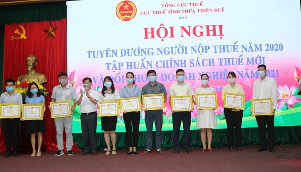 Cục Thuế tỉnh Thừa Thiên-Huế tuyên dương các tổ chức, cá nhân thực hiện tốt chính sách, pháp luật thuế.