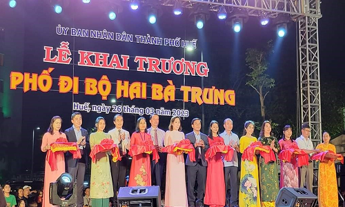 Lễ cắt băng khai trương phố đi bộ Hai Bà Trưng (phường Vĩnh Ninh, thành phố Huế).