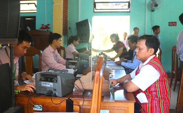 Một phiên giao dịch tại xã Quảng Nhâm