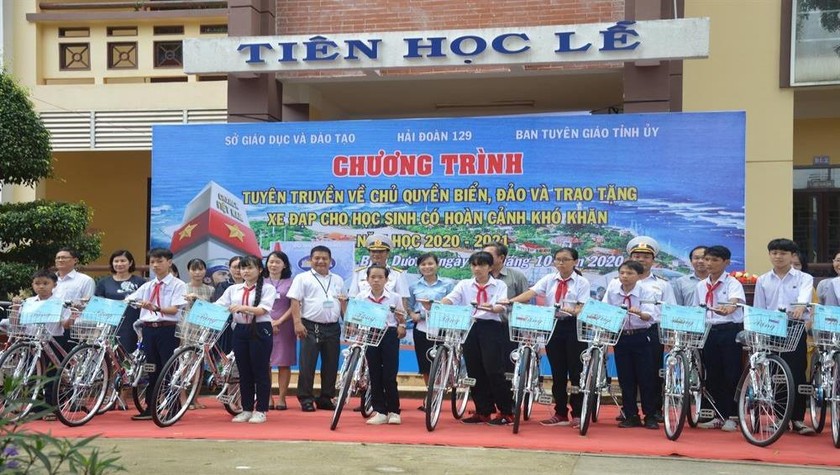 Hải đoàn 129 tuyên truyền về biển, đảo tại Hậu Giang và Bình Dương