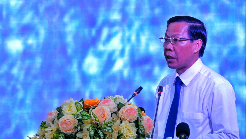 Ông Phan Văn Mãi - Ủy viên Ban chấp hành Trung ương Đảng, Bí thư tỉnh ủy, Chủ tịch HĐND tỉnh Bến Tre ôn lại lịch sử ngày thống nhất đất nước 30/4/1975 .