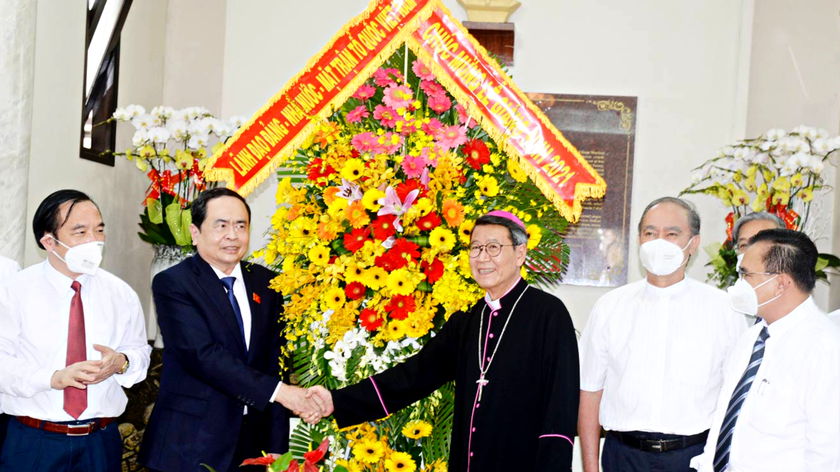 Phó Chủ tịch Thường trực Quốc hội Trần Thanh Mẫn thăm và chúc mừng Giáng sinh tại Tiền Giang