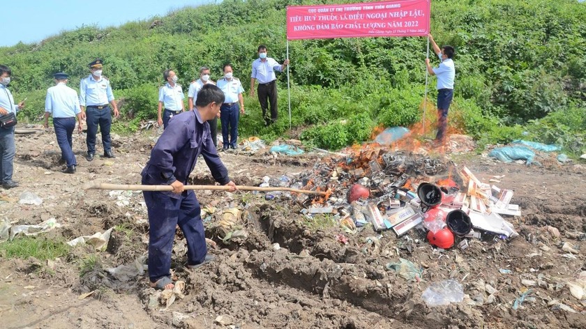 Tiền Giang tổ chức tiêu huỷ hàng hóa nhập lậu với tổng giá trị hơn 350 triệu đồng