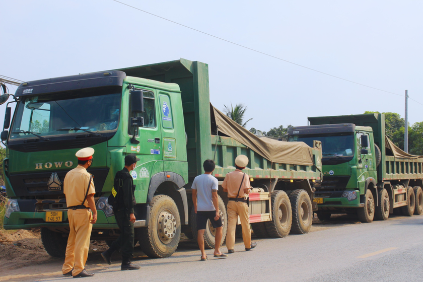 'Siết' xử lý vi phạm quy định an toàn giao thông trên Quốc lộ 62 và Quốc lộ N2