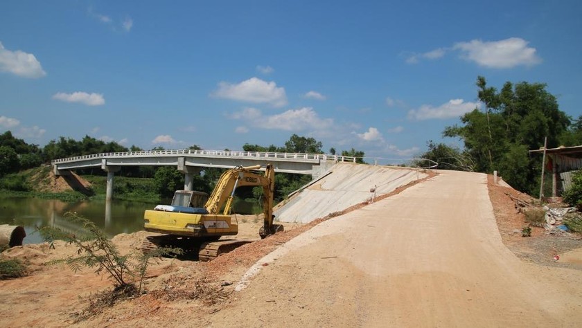 Cầu Thiết Tràng bê tông cốt thép kiên cố bắc qua sông Kôn với thiết kế thách thức “tử thần”.