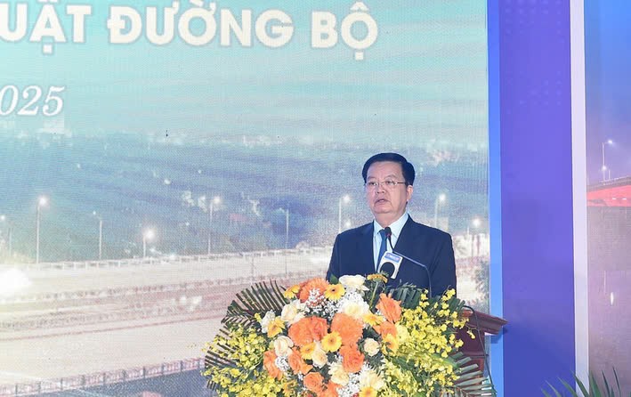 Phó Thủ tướng Mai Văn Chính phát biểu tại lễ khánh thành cầu Liêm Chính, đơn nguyên II.