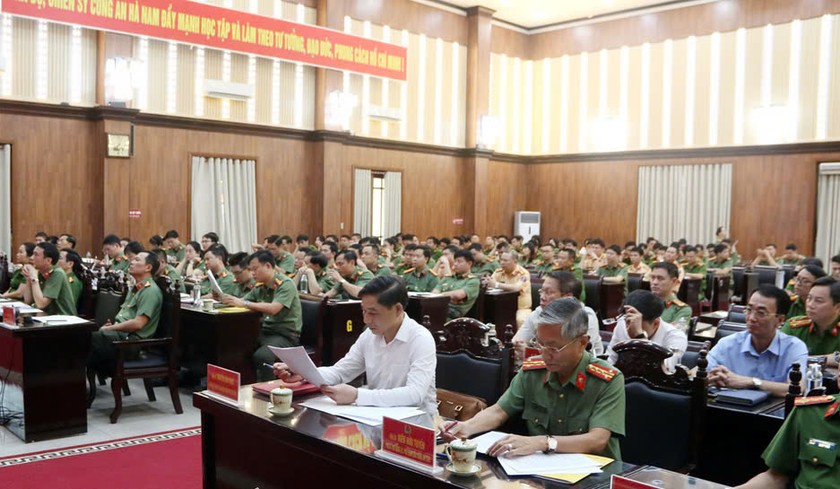 Các đại biểu tham dự hội nghị.