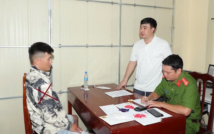 Đối tượng Phan Tuấn Hiệp tại cơ quan Công an.