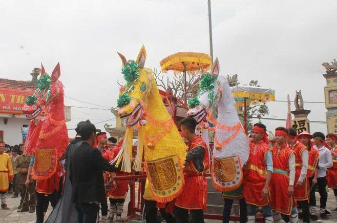 Lễ hội tẩu mã (hay còn gọi là lễ hội chạy ngựa tre) được tổ chức vào ngày 25 tháng Giêng Âm lịch hàng năm tại đình làng Yên Trạch (xã Bắc Lý, huyện Lý Nhân, Hà Nam).