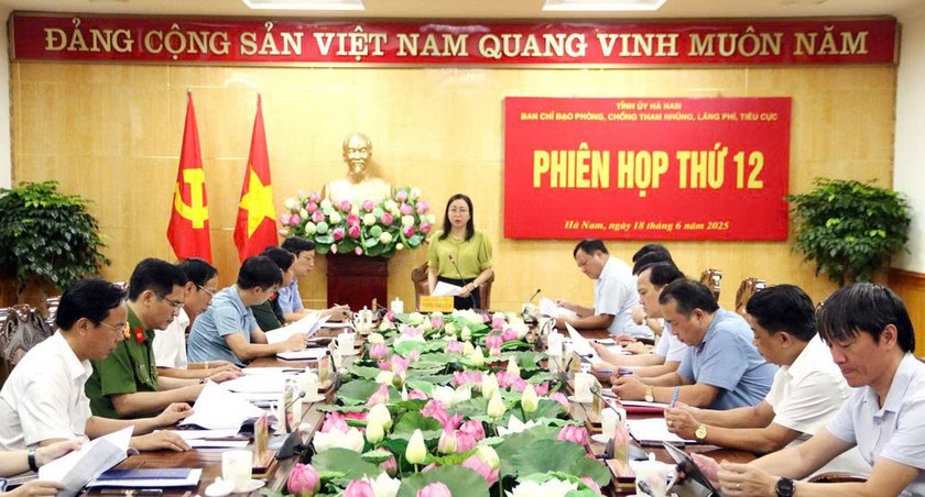 Quang cảnh phiên họp.