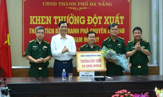 Phó Chủ tịch TP. Đà Nẵng thưởng nóng lực lượng phá án