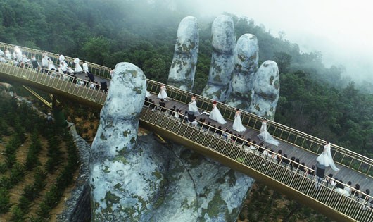 Cầu Vàng tại Sun World Ba Na Hills