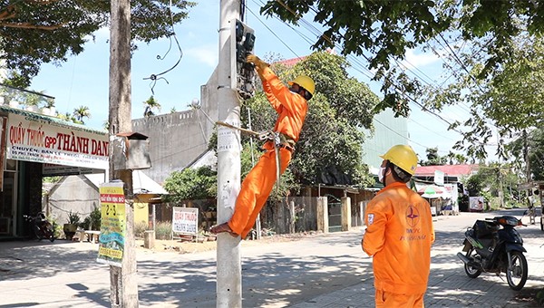 Kiểm tra điện tại các trạm biến áp