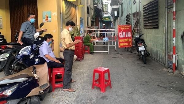 Phong tỏa khu vực có ca mắc COVID-19 ghi nhận ngày 18/6.