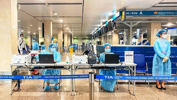 Sân bay làm thủ tục kiểm tra hành khách trước khi lên máy bay (ảnh minh họa)