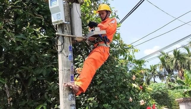 Kiểm tra công tơ khách hàng.