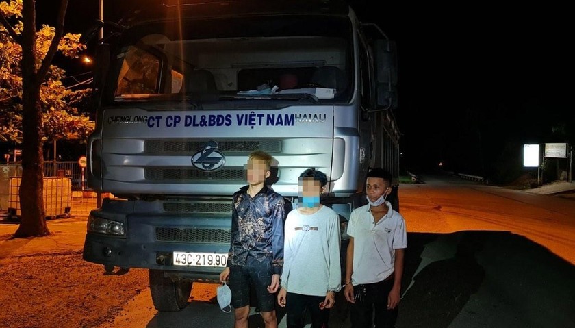 Alăng Thuận và 2 đồng phạm cùng tang vật.