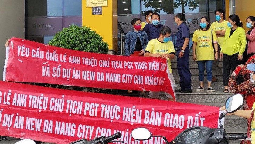 Khách hàng tập trung đòi công ty Phú Gia Thịnh bàn giao đất