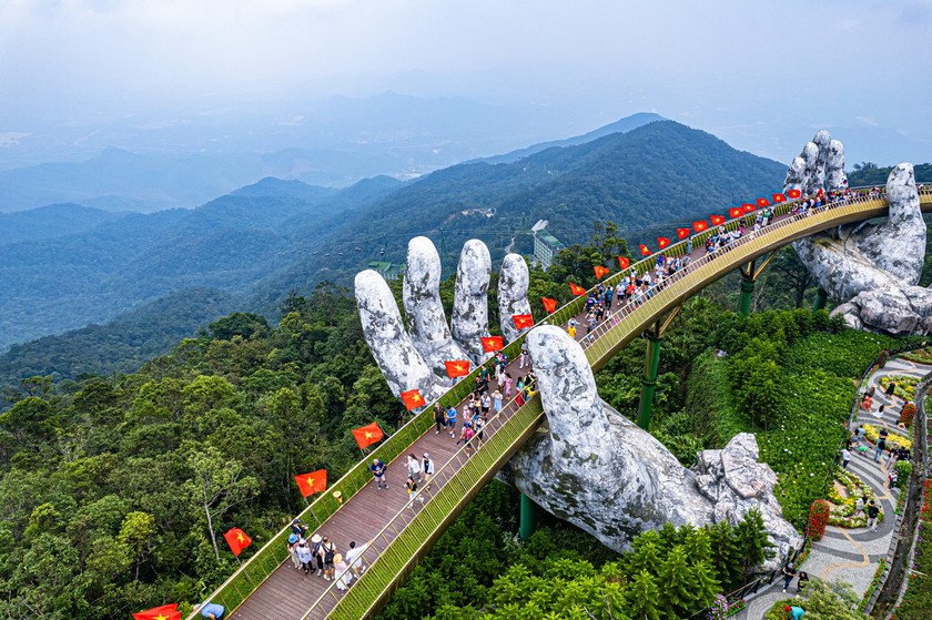 Cầu vàng tại khu du lịch Ba Na Hills.