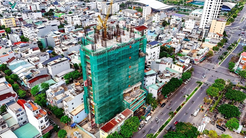 Chỉ sau 1 năm thi công, Vista Residence Da Nang đã xây dựng đến tầng 14 và tiếp tục thi công sàn tầng 15 đúng kế hoạch.