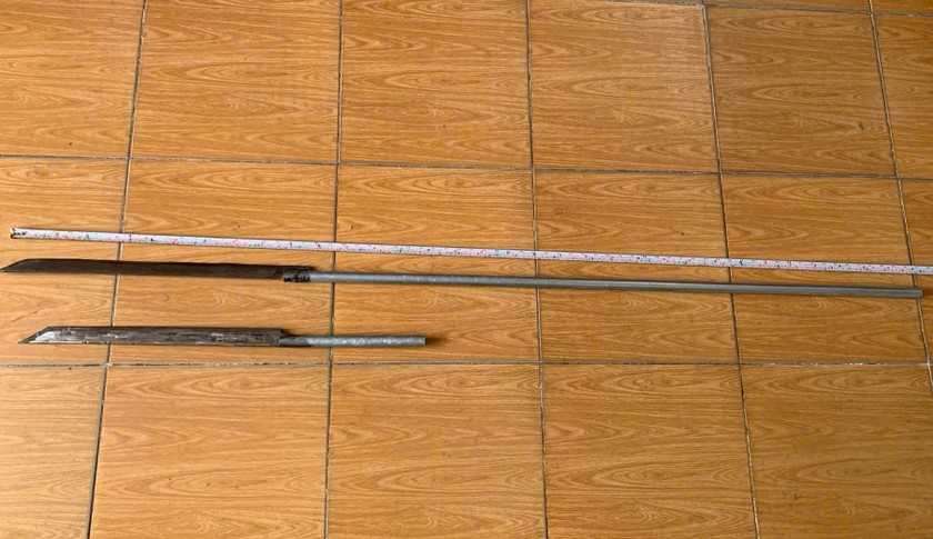 Hung khí của 2 nhóm đối tượng bị thu giữ.