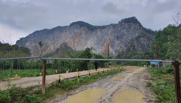 Mỏ đá nơi xảy ra vụ tai nạn khiến một người tử vong.