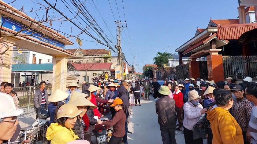 Vụ phụ huynh phản đối chuyển điểm trường: 11 em học sinh đến lớp sau khi được đối thoại