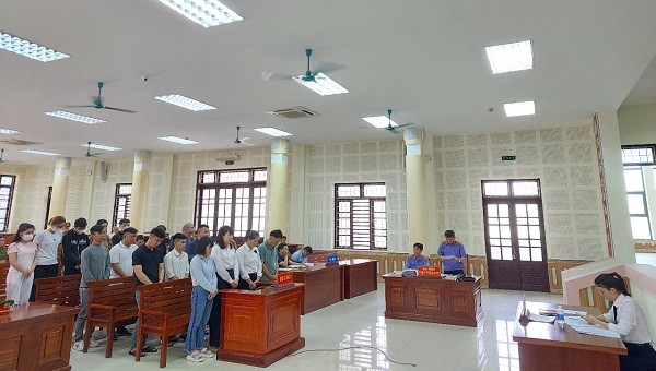 Đại diện Viện KSND tỉnh Quảng Bình đọc cáo trạng truy tố.