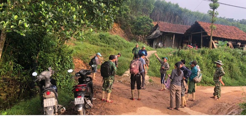 Chính quyền địa phương huy động các lực lượng tìm kiếm 2 ngày nay nhưng chưa có kết quả.