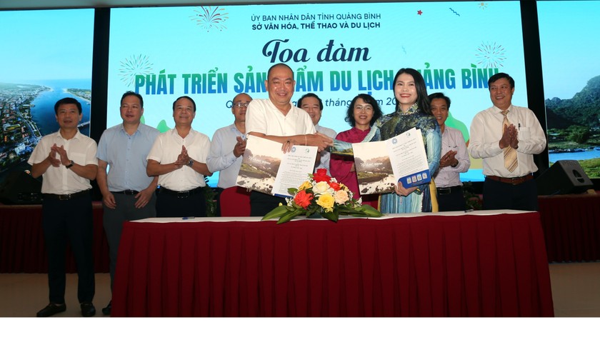 Ký kết phát triển sản phẩm du lịch giữa Câu lạc bộ lữ hành UNESCO Hà Nội với Trung tâm xúc tiến du lịch Quảng Bình.