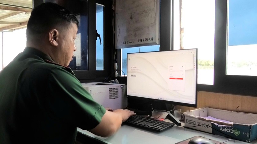 Bộ đội Biên phòng Quảng Bình thông báo kịp thời về diễn biến cơn bão số 1 để các tàu thuyền chủ động tìm nơi tránh trú an toàn.