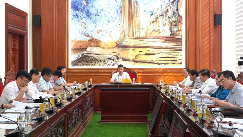 Ông Lê Ngọc Quang - Bí thư Tỉnh ủy Quảng Bình chủ trì phiên họp từ điểm cầu Quảng Bình.