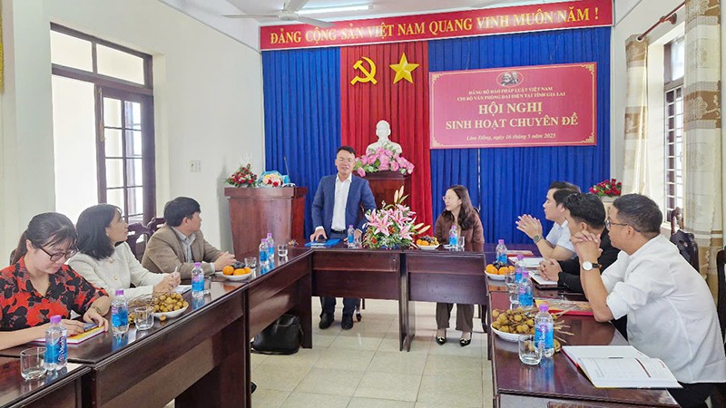 Quang cảnh buổi sinh hoạt chuyên đề.