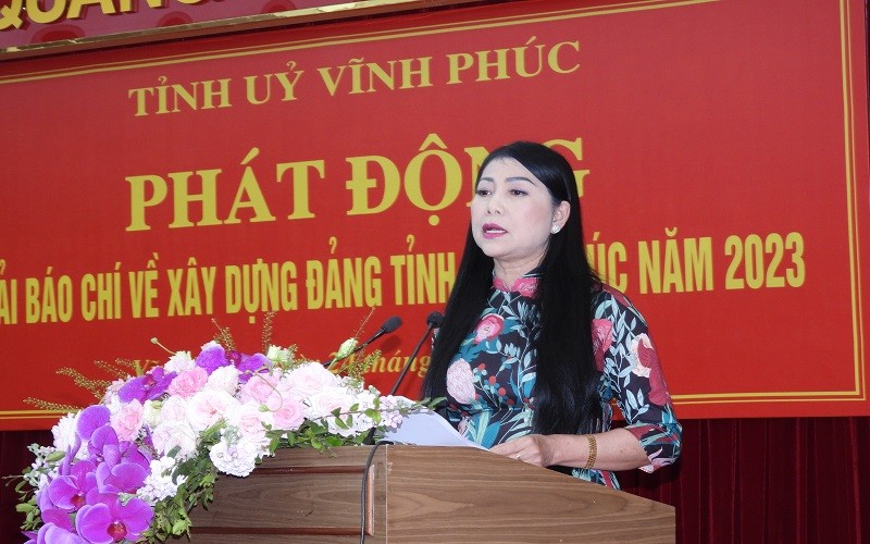 Bà Hoàng Thúy Lan, Bí thư Tỉnh ủy Vĩnh Phúc phát biểu tại buổi phát động Giải báo chí về xây dựng Đảng năm 2023.