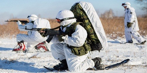 Binh sỹ Nga trong một cuộc diễn tập tại Bắc Cực.Ảnh: ITAR-TASS