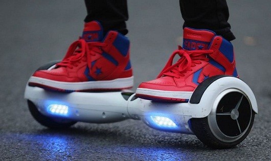 Chơi Hoverboard đang là trào lưu thịnh hành của giới trẻ Việt.