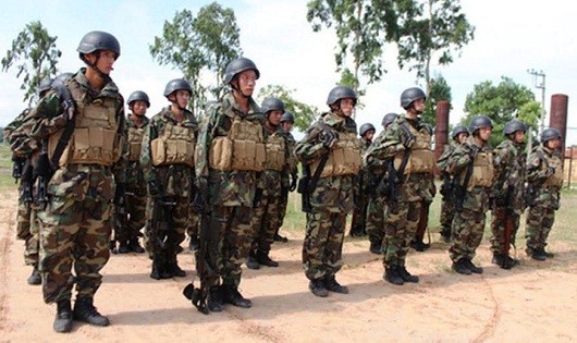 Mỗi chiến sĩ hải quân đánh bộ phải mang trên người hàng chục kilôgam quân tư trang.