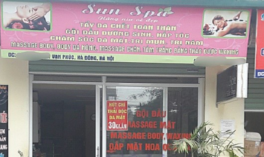 Hút chì thải độc chỉ với giá 30 nghìn đồng tại một spa.