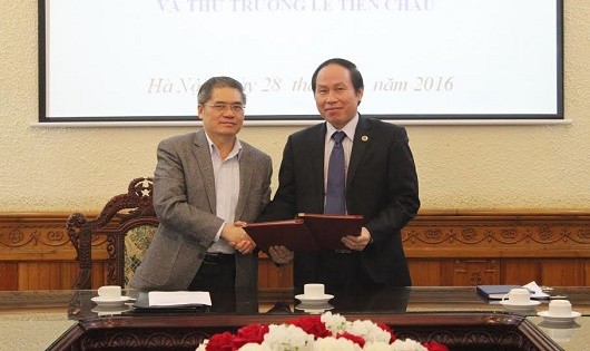 Bàn giao công tác xây dựng và theo dõi chung việc thi hành pháp luật về hình sự, hành chính